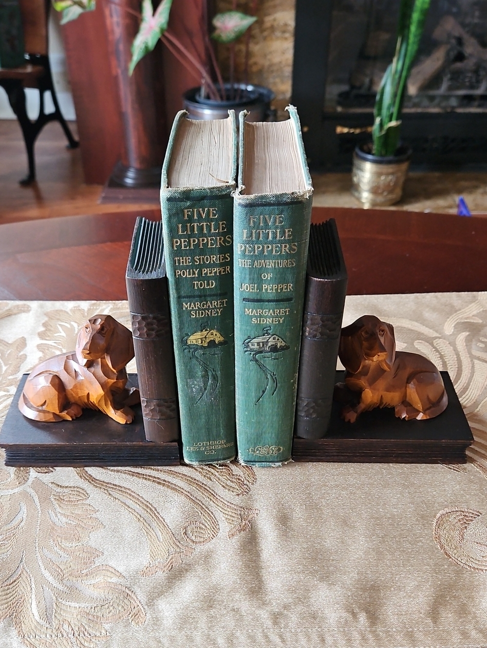 Vintage Artisan Hand Carved Wood Dachshund Dog Bookends Set of 2